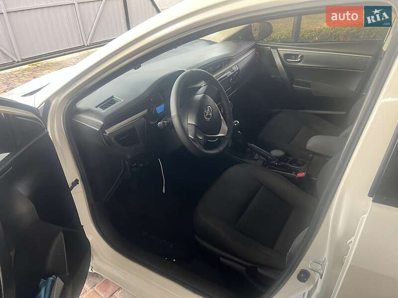 Седан Toyota Corolla 2013 в Василькове