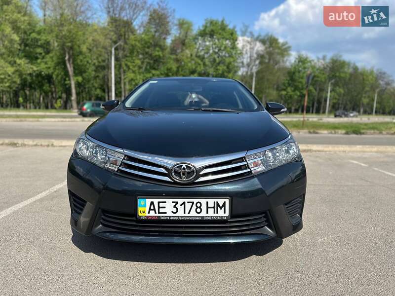 Седан Toyota Corolla 2014 в Днепре