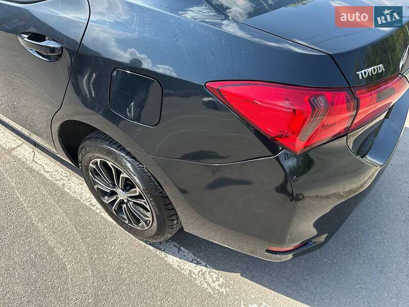 Седан Toyota Corolla 2014 в Днепре