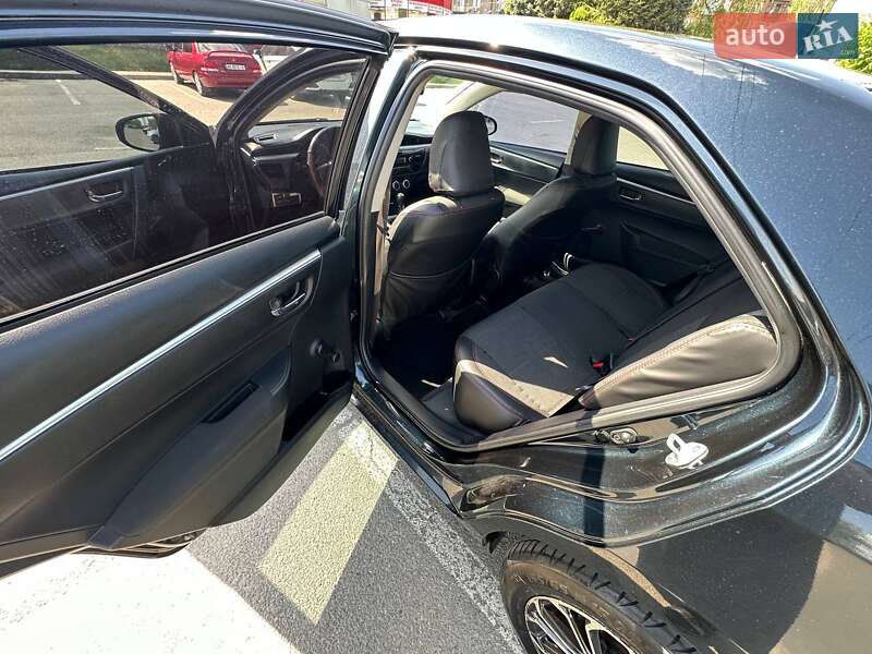 Седан Toyota Corolla 2014 в Днепре