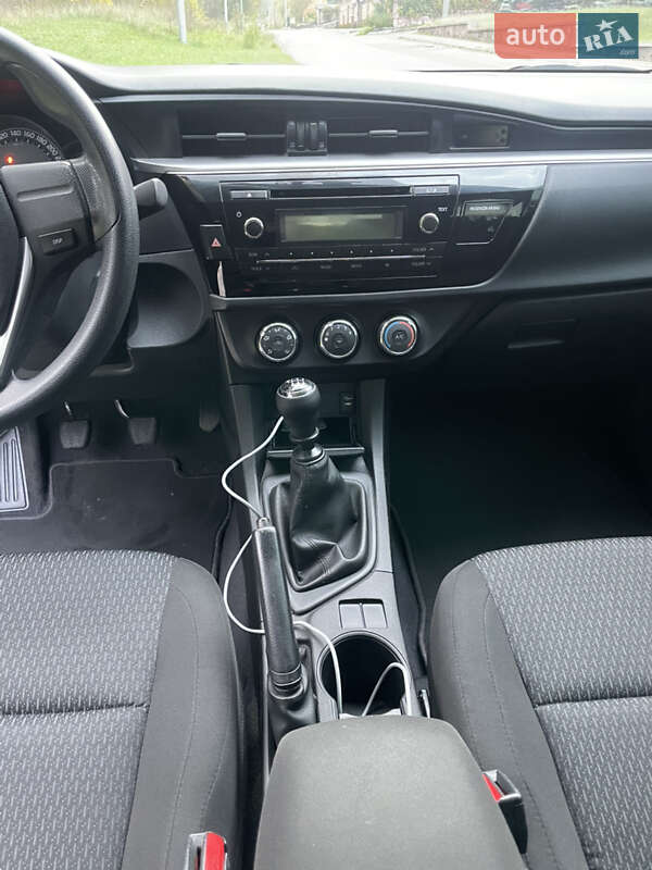 Седан Toyota Corolla 2014 в Киеве фото 22 Седан Toyota Corolla 2014 в Киеве