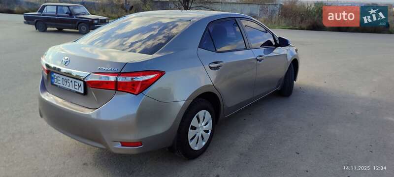 Седан Toyota Corolla 2013 в Миколаєві