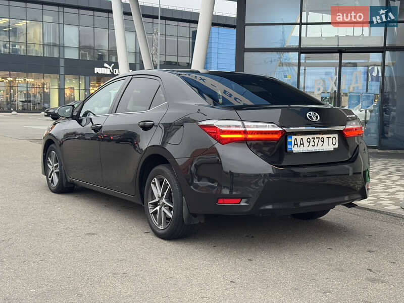 Седан Toyota Corolla 2018 в Києві