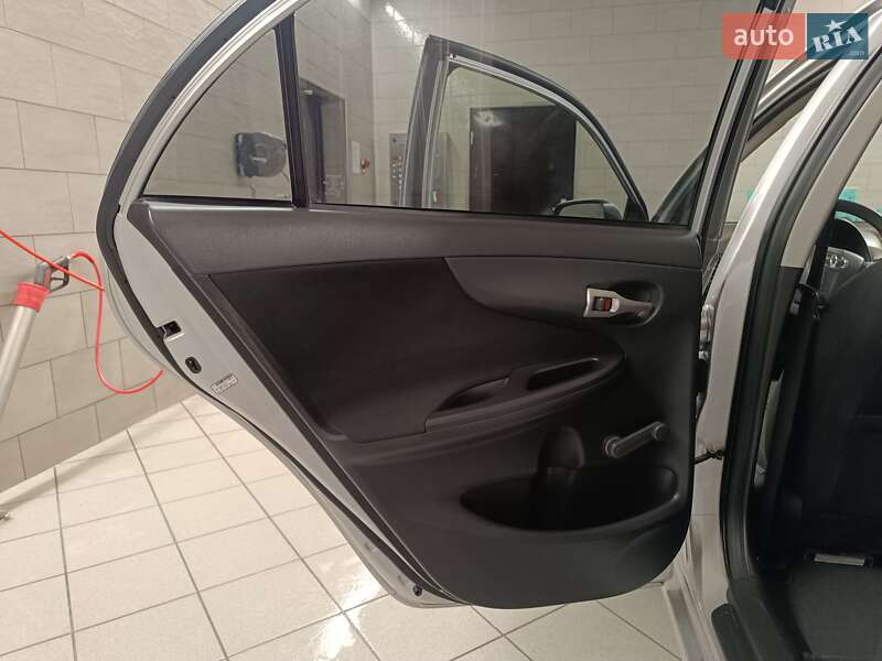 Седан Toyota Corolla 2011 в Львове фото 9 Седан Toyota Corolla 2011 в Львове