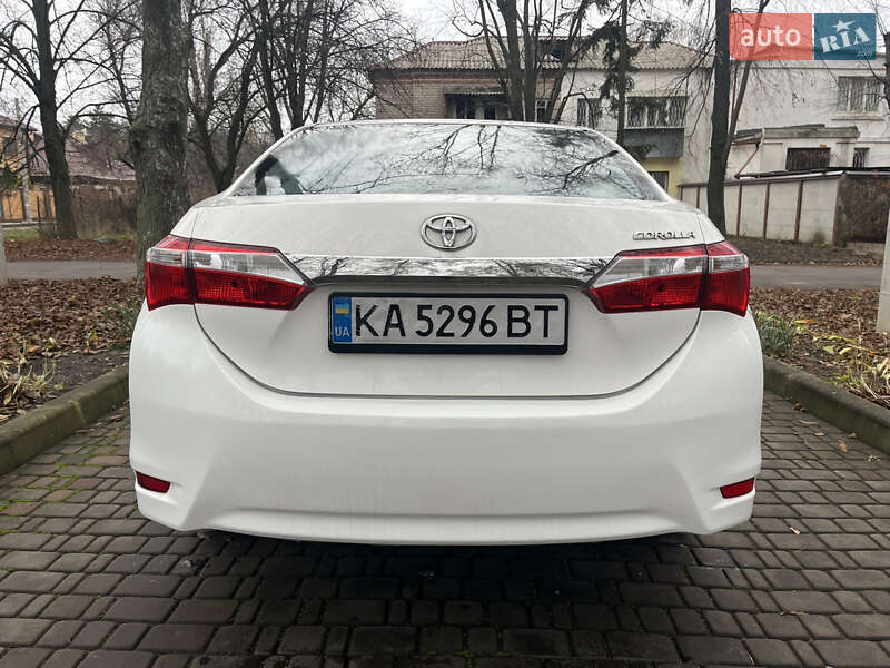 Седан Toyota Corolla 2017 в Днепре