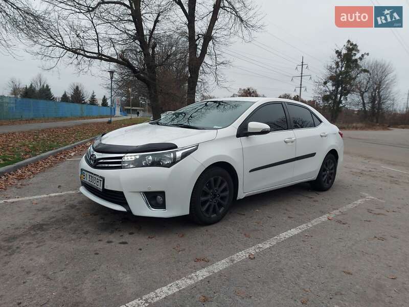 Седан Toyota Corolla 2015 в Полтаве