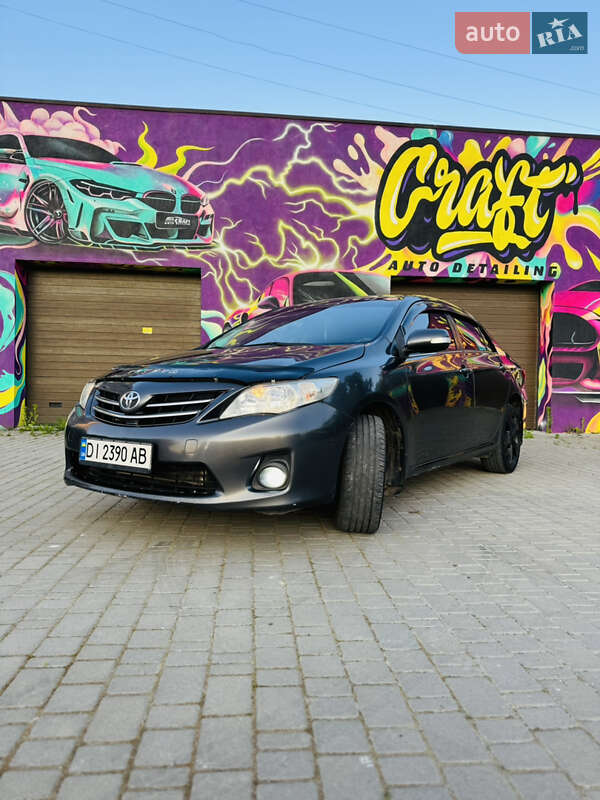 Седан Toyota Corolla 2011 в Кам'янець-Подільському