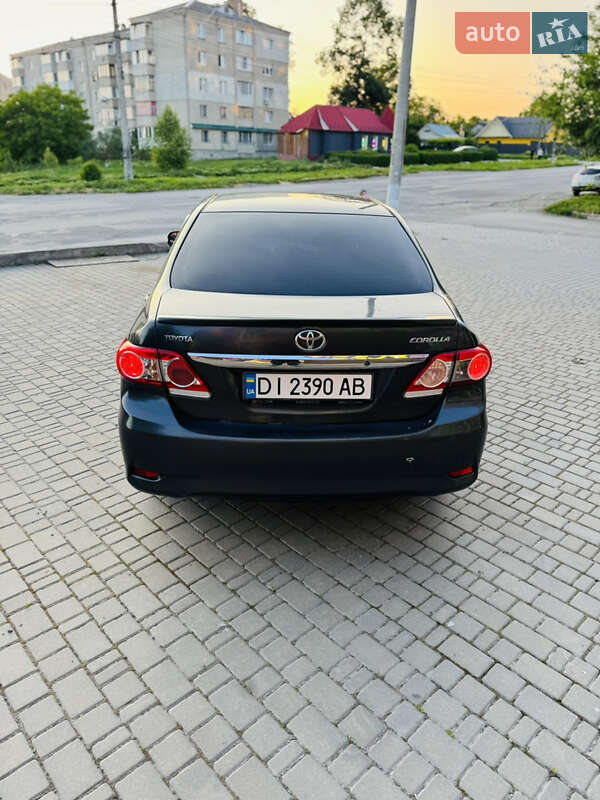 Седан Toyota Corolla 2011 в Кам'янець-Подільському