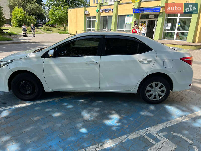 Седан Toyota Corolla 2013 в Львові