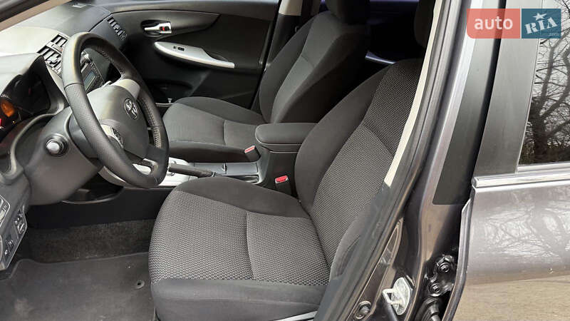 Седан Toyota Corolla 2010 в Жовтих Водах