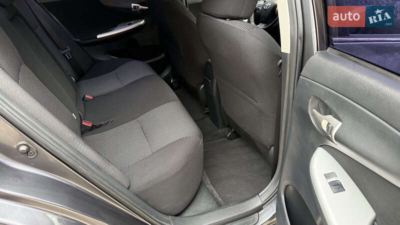 Седан Toyota Corolla 2010 в Жовтих Водах