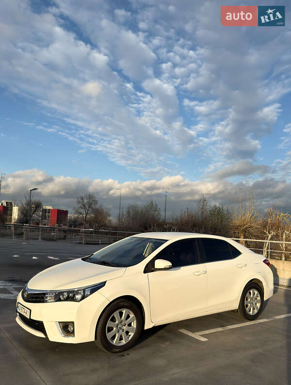 Седан Toyota Corolla 2013 в Киеве фото 3 Седан Toyota Corolla 2013 в Киеве