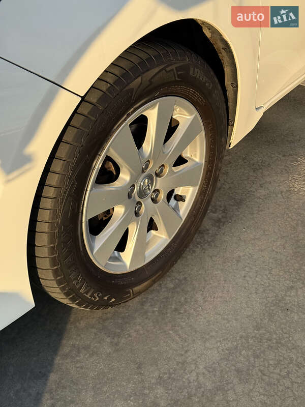 Седан Toyota Corolla 2013 в Киеве фото 27 Седан Toyota Corolla 2013 в Киеве