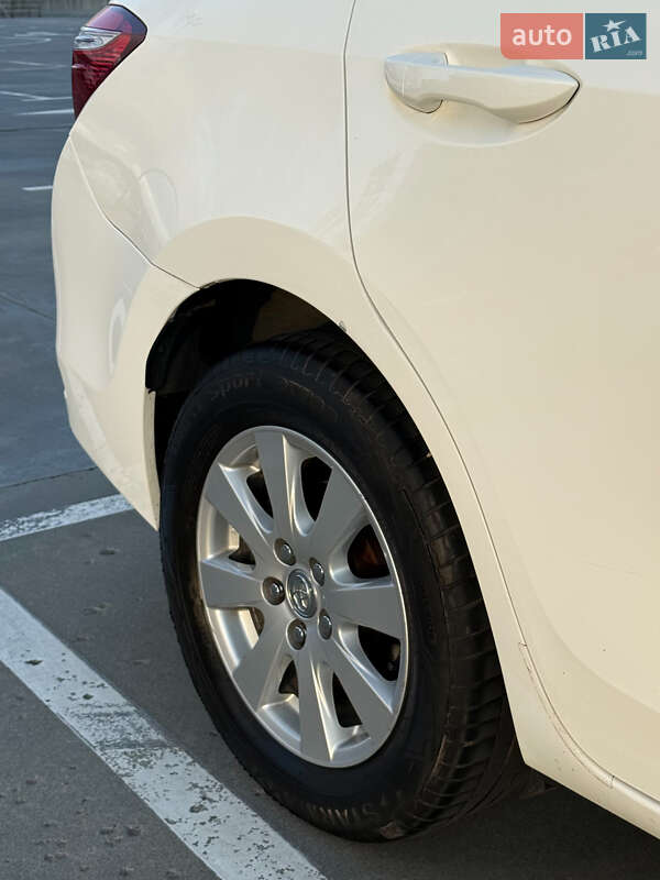 Седан Toyota Corolla 2013 в Киеве фото 40 Седан Toyota Corolla 2013 в Киеве