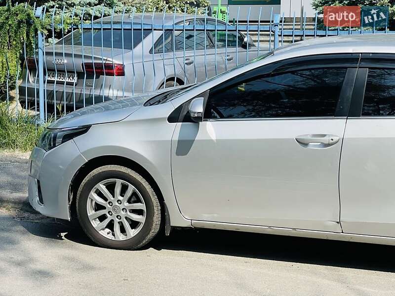 Седан Toyota Corolla 2014 в Киеве фото 7 Седан Toyota Corolla 2014 в Киеве