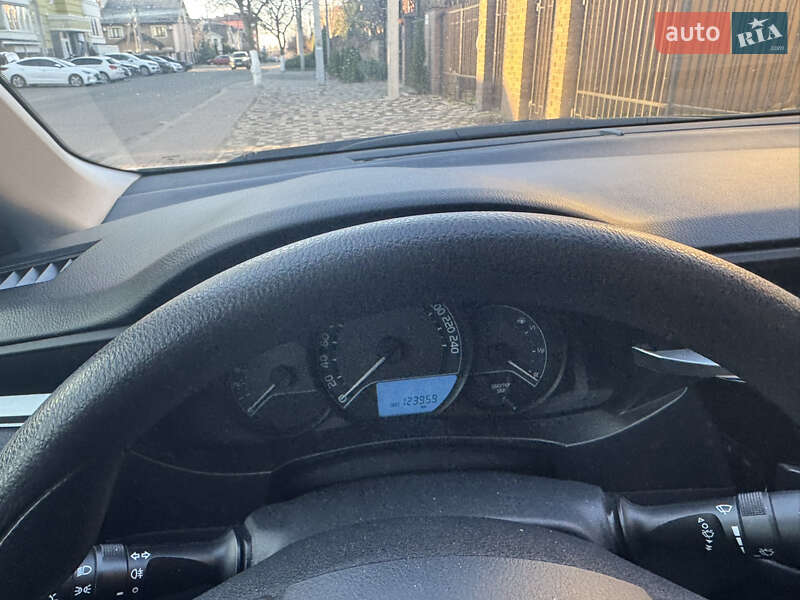 Седан Toyota Corolla 2016 в Киеве фото 25 Седан Toyota Corolla 2016 в Киеве