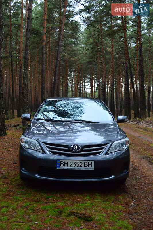 Седан Toyota Corolla 2011 в Лебедине