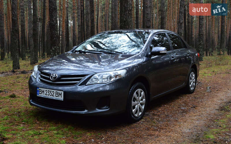 Седан Toyota Corolla 2011 в Лебедине
