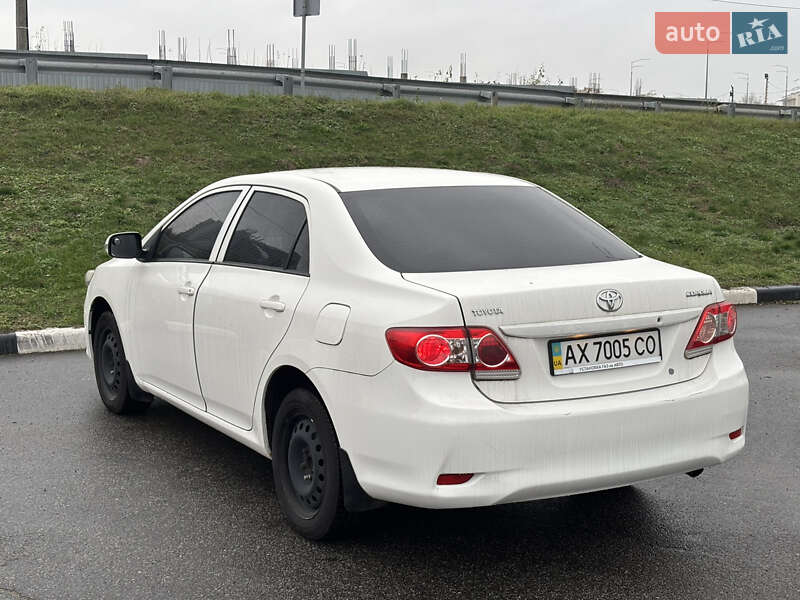 Седан Toyota Corolla 2012 в Киеве