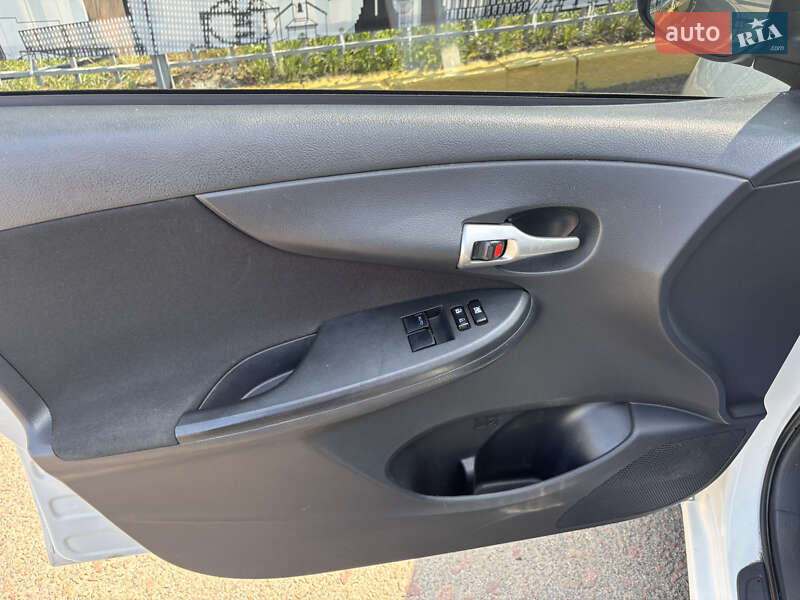 Седан Toyota Corolla 2012 в Киеве