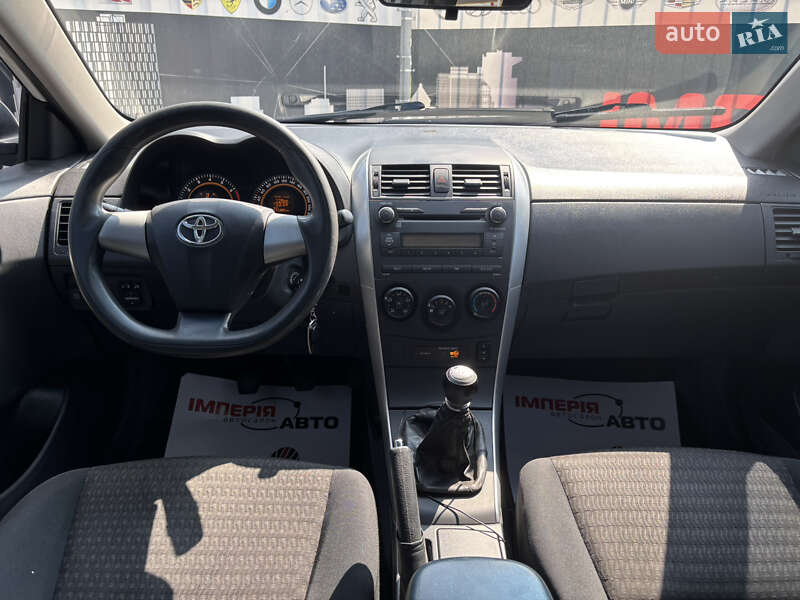 Седан Toyota Corolla 2012 в Киеве