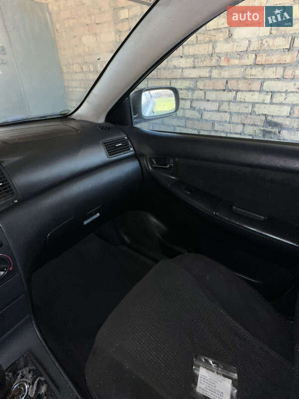 Седан Toyota Corolla 2005 в Києві