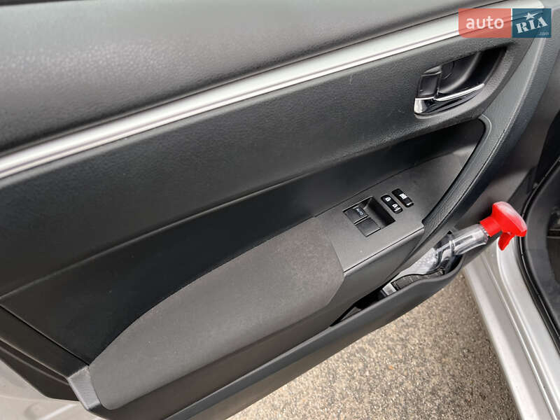 Седан Toyota Corolla 2014 в Киеве фото 10 Седан Toyota Corolla 2014 в Киеве