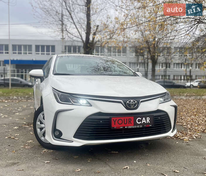 Седан Toyota Corolla 2020 в Києві
