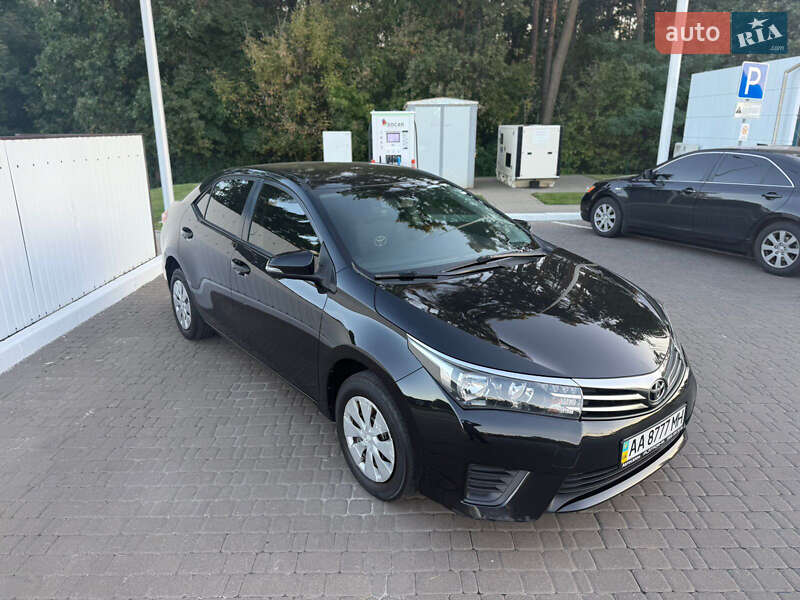 Седан Toyota Corolla 2014 в Дніпрі