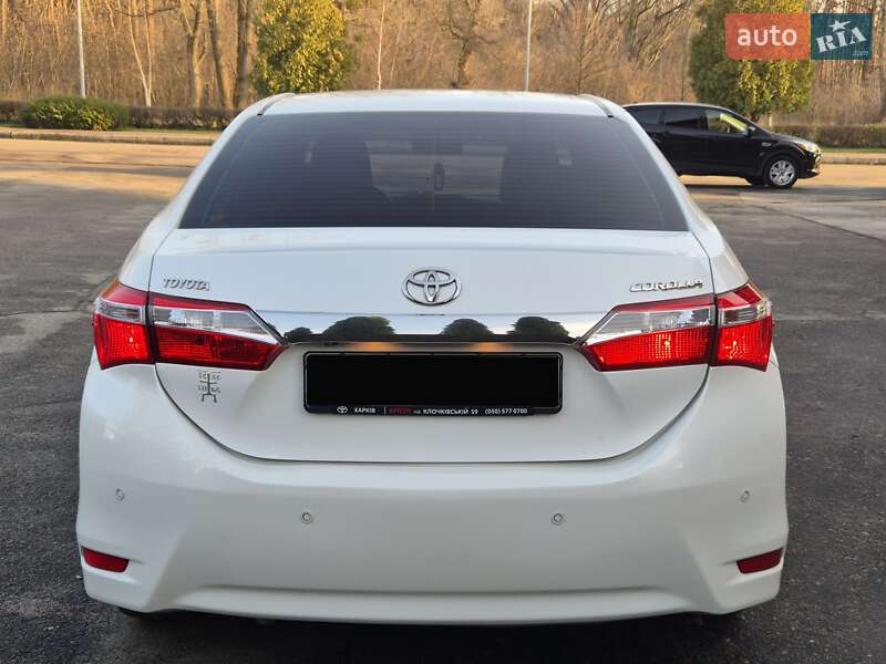 Седан Toyota Corolla 2015 в Харкові