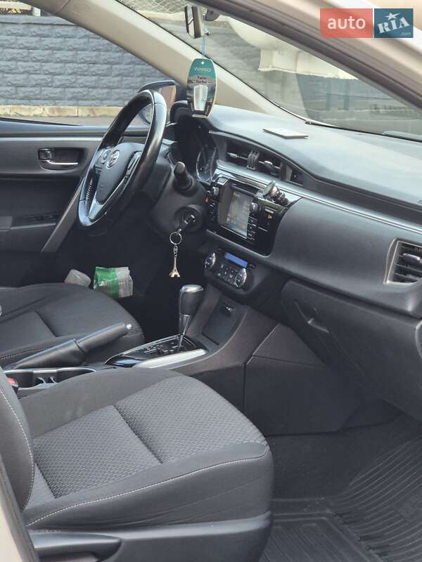 Седан Toyota Corolla 2015 в Харкові