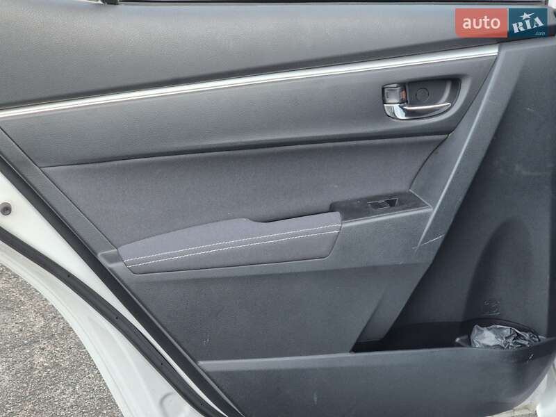 Седан Toyota Corolla 2015 в Харкові