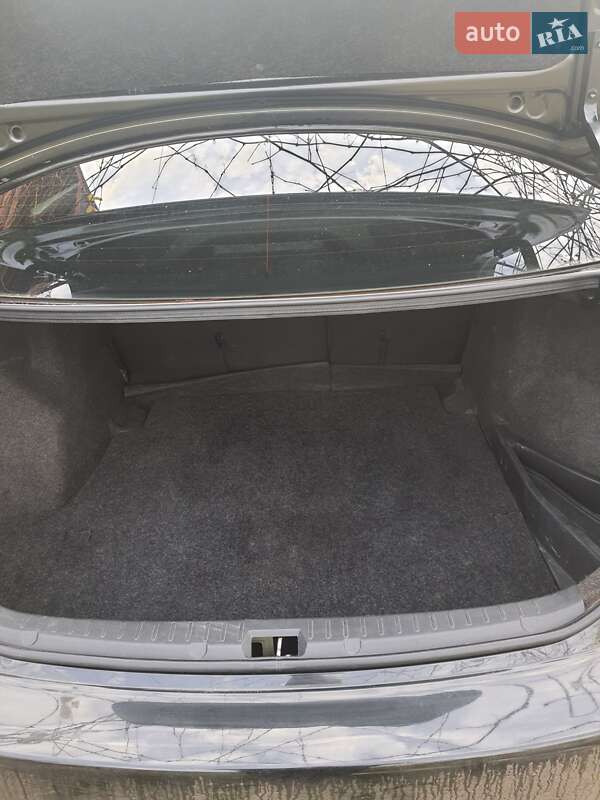 Седан Toyota Corolla 2011 в Полтаві