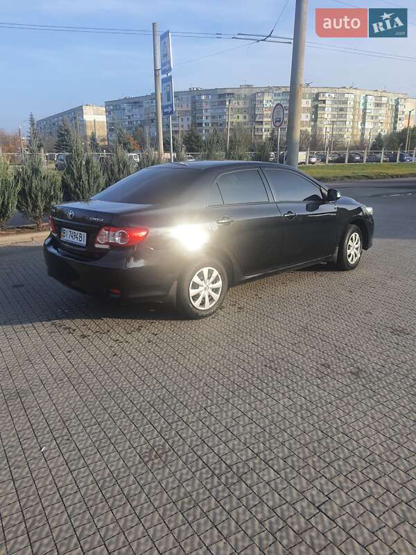 Седан Toyota Corolla 2011 в Полтаві