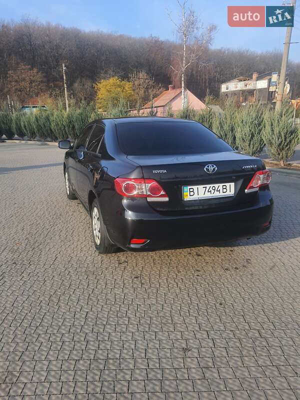 Седан Toyota Corolla 2011 в Полтаві