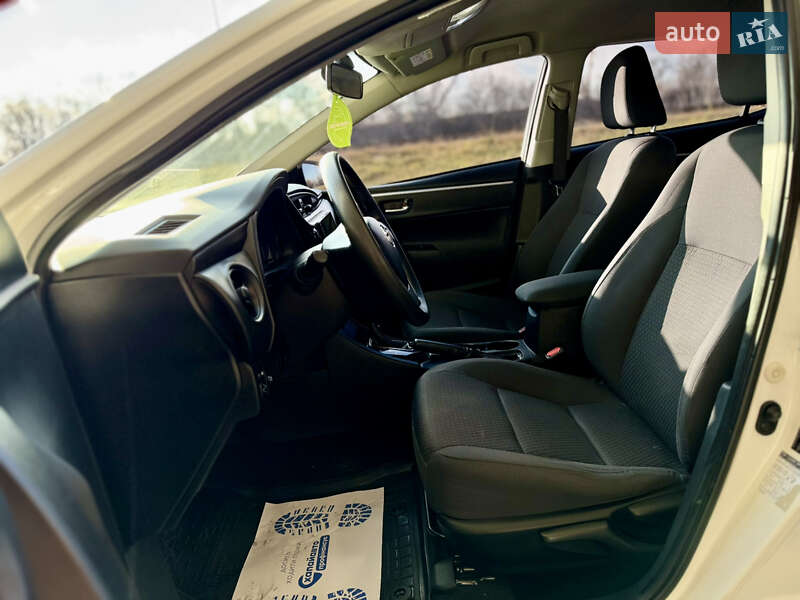 Седан Toyota Corolla 2017 в Киеве