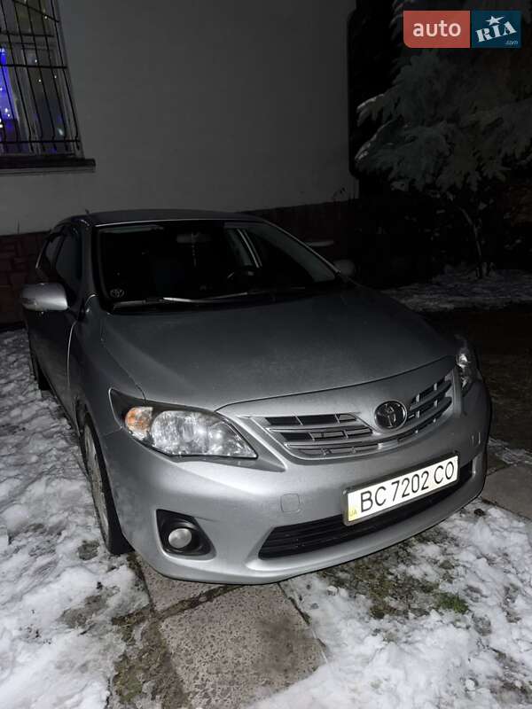 Седан Toyota Corolla 2011 в Львові