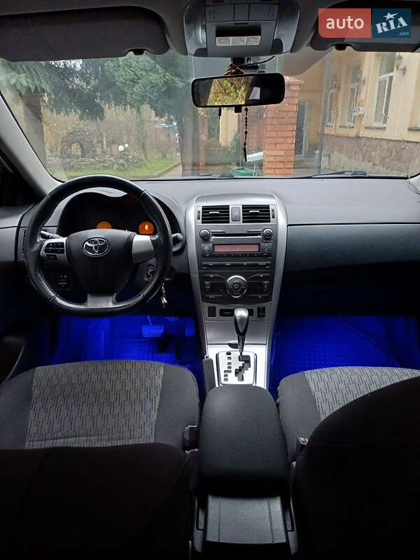 Седан Toyota Corolla 2011 в Львові