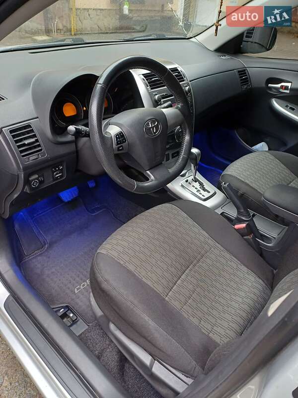 Седан Toyota Corolla 2011 в Львові