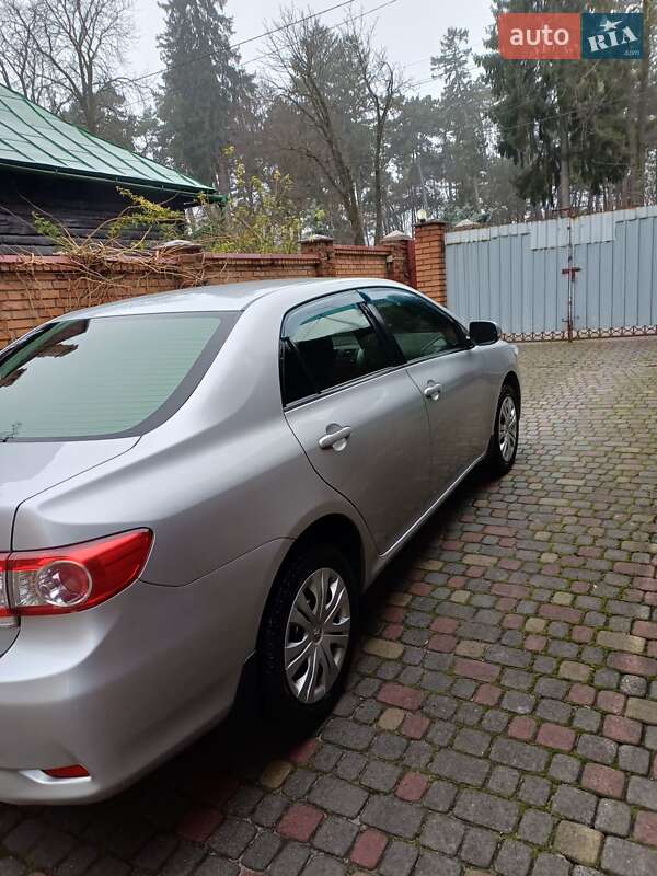 Седан Toyota Corolla 2011 в Львові