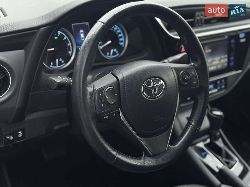 Седан Toyota Corolla 2018 в Киеве