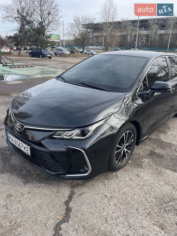 Седан Toyota Corolla 2019 в Киеве