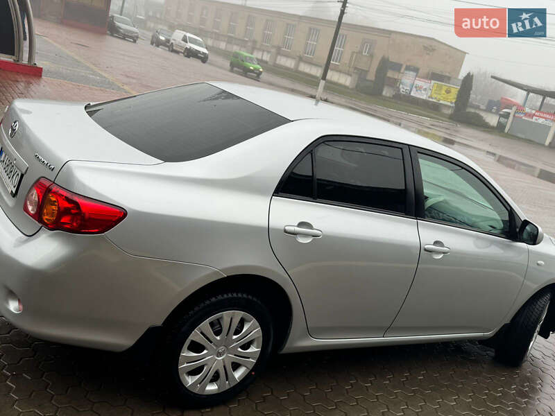 Седан Toyota Corolla 2008 в Жашківу