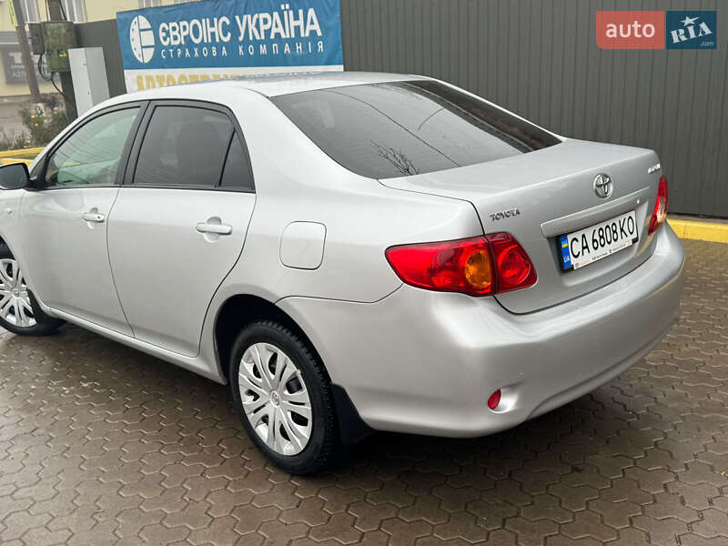 Седан Toyota Corolla 2008 в Жашківу