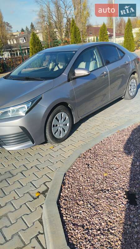 Седан Toyota Corolla 2018 в Кременчуці