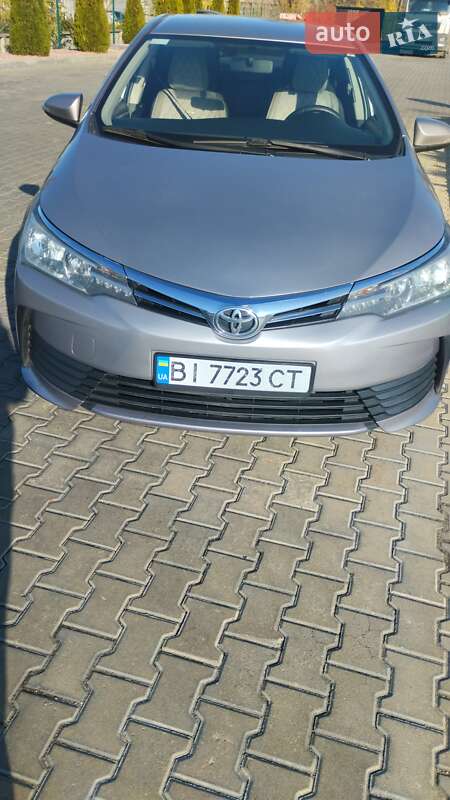 Седан Toyota Corolla 2018 в Кременчуці