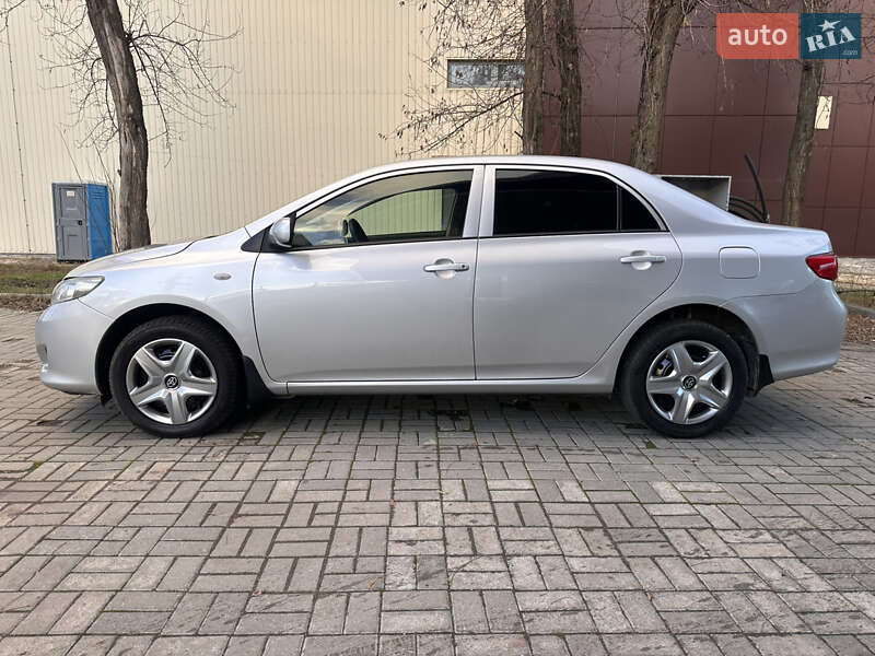 Седан Toyota Corolla 2007 в Днепре
