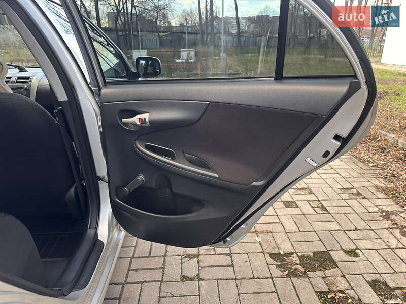 Седан Toyota Corolla 2007 в Днепре