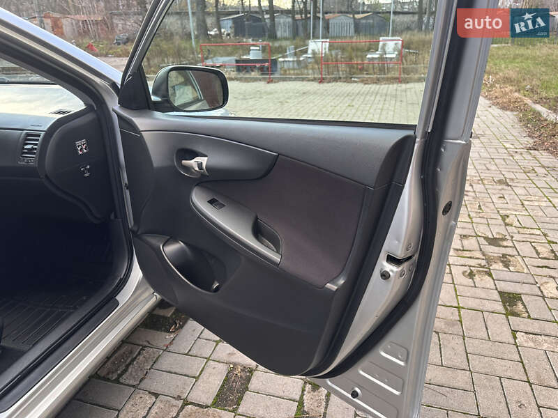 Седан Toyota Corolla 2007 в Днепре