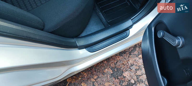 Седан Toyota Corolla 2007 в Днепре